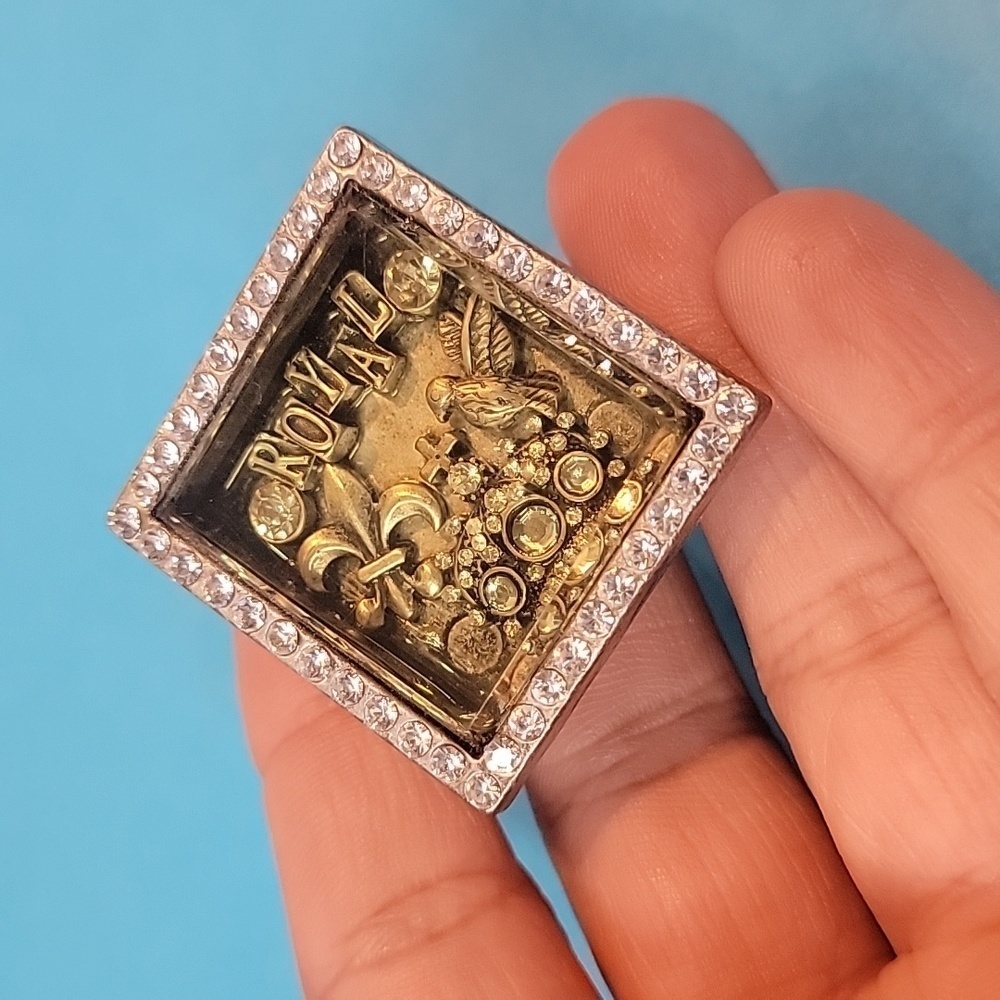 Royal Rhinestone Embellished Statement Ring - Picture 5 of 6
